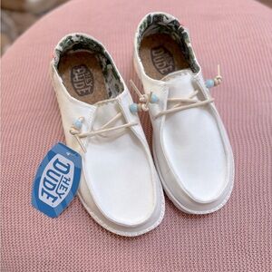 Hey Dude Cream size 9 NWT